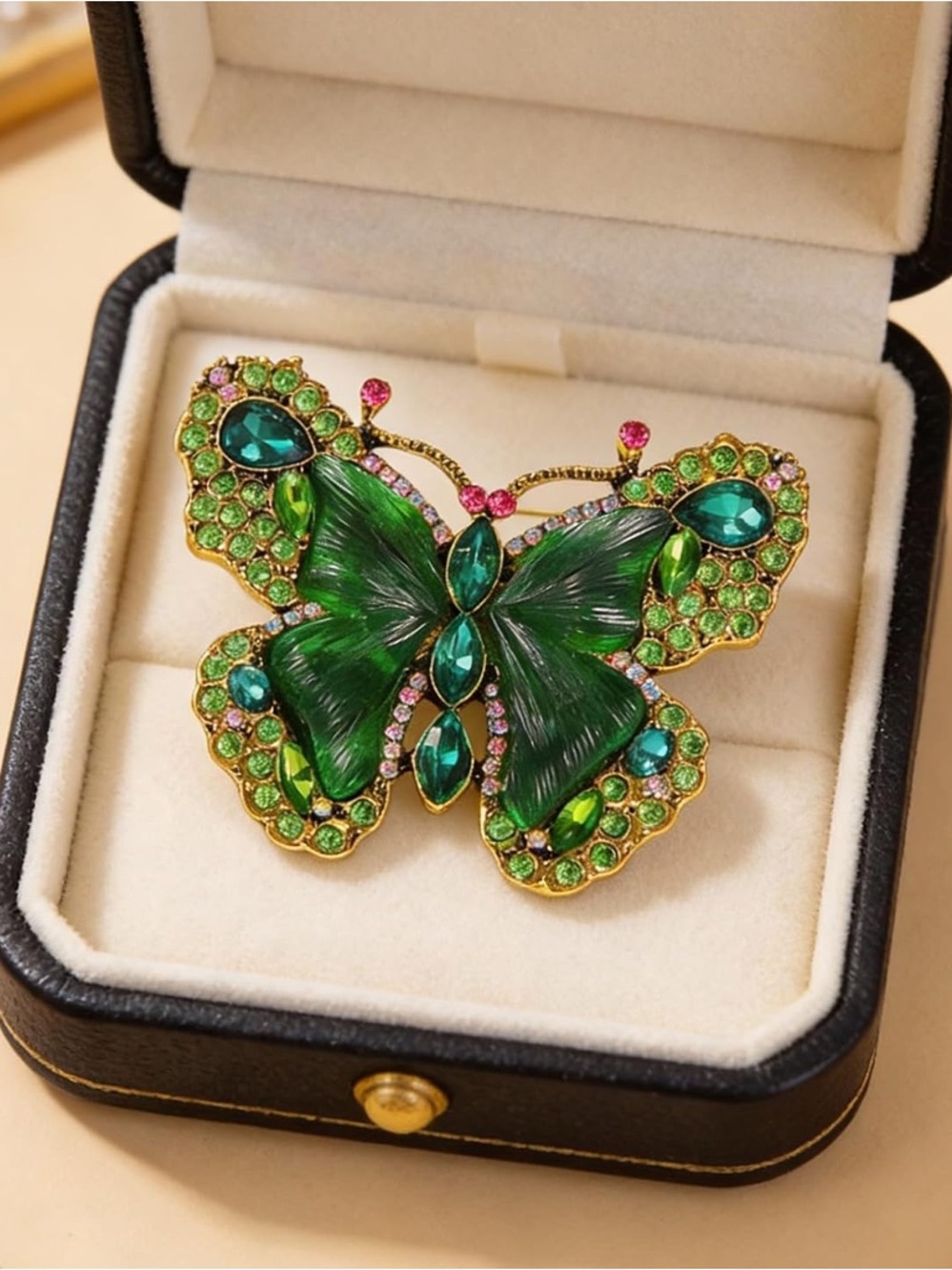 New! Green Butterfly Crystal Brooch - Picture 6 of 7